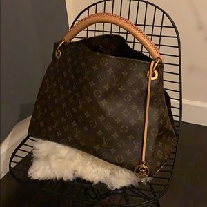 LV Artsy MM monogram